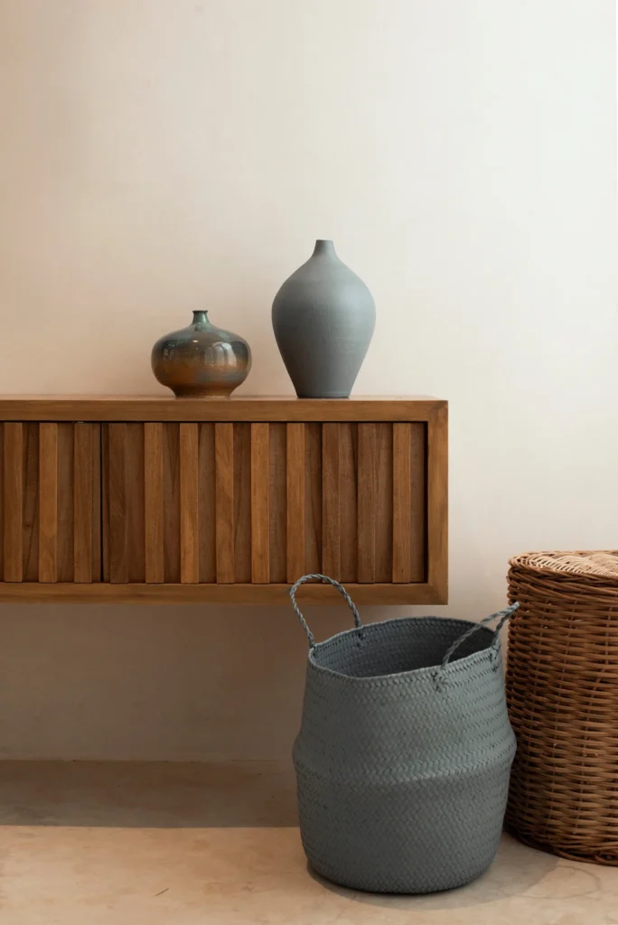 Villa Lola. Un espacio donde la arquitectura mediterránea se encuentra con el espíritu libre de Tulum, dando vida a un proyecto de interiorismo que celebra la alegría sensorial y la belleza natural.